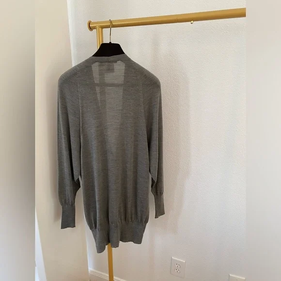 Gucci cashmere, silk and wool cardigan with gold designer buttons and gold logo. - Picture 13 of 16